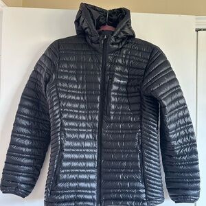 Women’s Patagonia hooded puffer